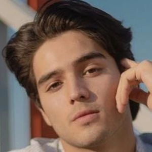 Lauro Morales - Age, WIki, Birthday, Family, Networth & More