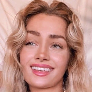 Sophie Morelli Biography