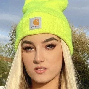 Savanah Moss Biography