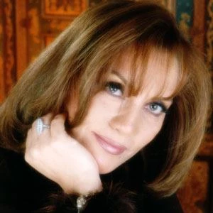 Ahlam Mosteghanemi Biography