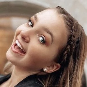 Alina Mour - Age, Bio, Birthdate, Family, Networth & More