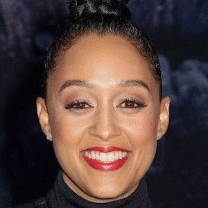 Tia Mowry Biography