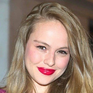 Esmeralda Moya - Family, Bio, Wiki, Dat of Birth, Networth & More