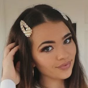 Miriam Mullins - Age, Height, Birthdate, Family, Wiki & More