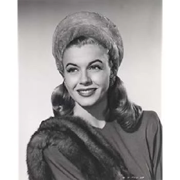 Nancy Saunders - Height, Bio, Wiki, Family, Birthplace, Networth & More
