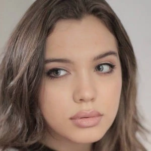 Malena Narvay Biography