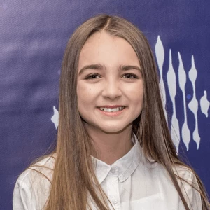 Angélina Nava - Family, Bio, Birthday, Family, Income & More