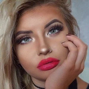 Claudia Naya Biography