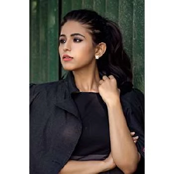 Neha Vaishnav - Age, Bio, Birthdate, Family, Networth & More