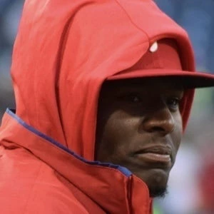 Héctor Neris - Parents, Networth, Bio, Birthdate, Family Wiki & More