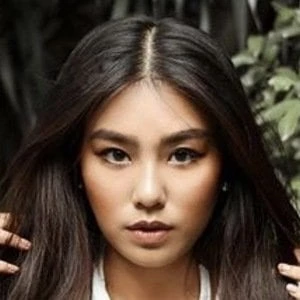 Thao Nhi Le Biography
