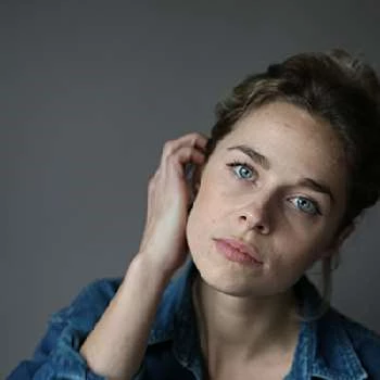 Nicole Hartley - Age, Bio, Birthdate, Family, Networth & More