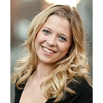 Nicole Signore Biography