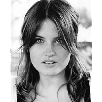 Nika McGuigan - Family, Bio, Birthday, Family, Income & More