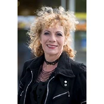 Nina Hoger Biography