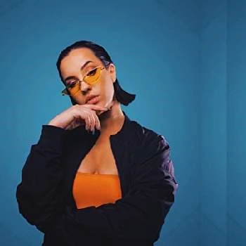 Nissa Seych Biography