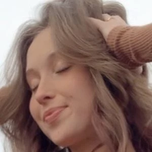 Hannah Norton - Wiki, Family, Bio, Birthdate, Networth & More