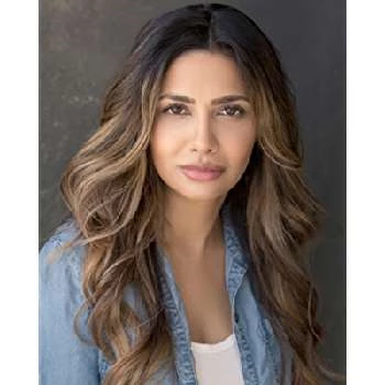 Nosheen Phoenix - Age, Bio, Birthdate, Family, Networth & More