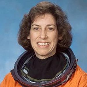 Ellen Ochoa Biography