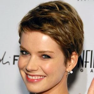 Andrea Osvart - Bio, Networth, Family, Age, Birthdate & More