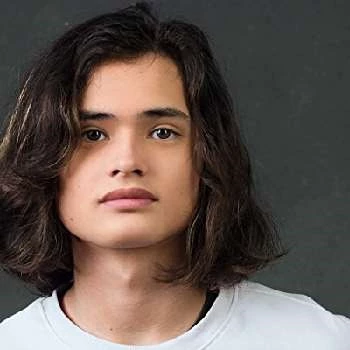 P.J. Holt - Age, Bio, Birthdate, Family, Networth & More