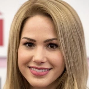 Angelina Pannek - Family, Bio, Birthday, Family, Income & More