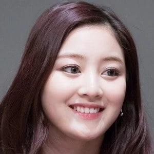 Jihyo Biography