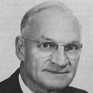 Robert E. Park - Family, Bio, Birthday, Family, Income & More