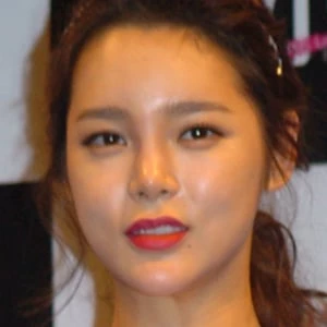 Park Si-yeon Biography
