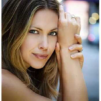 Pascale Hutton - Parents, Networth, Bio, Birthdate, Family Wiki & More