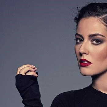 Pelin Akil - Income, Birthday, Family, Bio, Networth & More