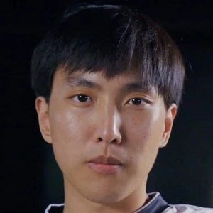 Yiliang Peng Biography