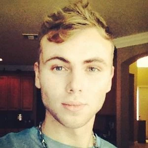 Ian Perry - Family, Bio, Birthday, Family, Income & More