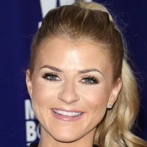 Lauren Pesce Biography