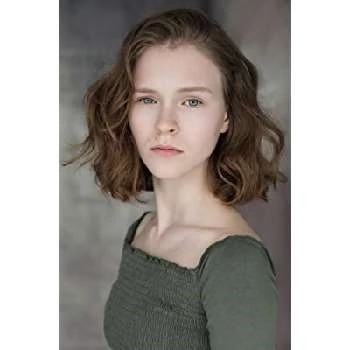 Phoebe Lloyd - Age, Bio, Birthdate, Family, Networth & More