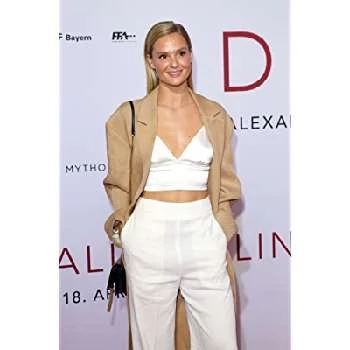 Pia Stutzenstein - Parents, Networth, Bio, Birthdate, Family Wiki & More