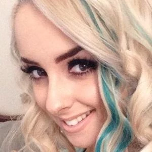 PiinkSparkles Biography