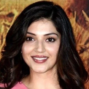 Mehreen Kaur Pirzada - Age, Height, Birthdate, Bio, Family, Networth & More
