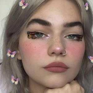 Elise Platt - Age, Height, Birthdate, Family, Wiki & More