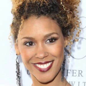 Victoria Gabrielle Platt - Age, Height, Birthdate, Family, Wiki & More