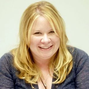 Julie Plec Biography