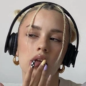 Martina Pompeiano - Income, Birthday, Family, Bio, Networth & More