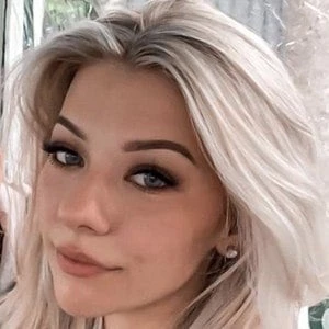 Kelsey Pope - Birthplace, Bio, Wiki, Birthday, Family, Networth & More