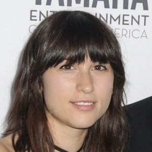 Julia Pott Biography