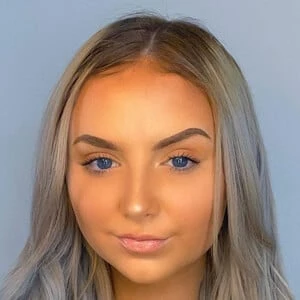 Molly Proctor - Family, Bio, Birthday, Family, Income & More