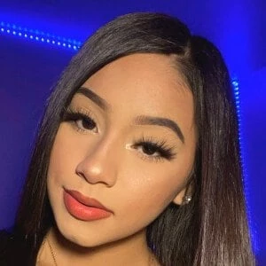 Rosaura Carcamo - Height, Bio, Wiki, Family, Birthplace, Networth & More