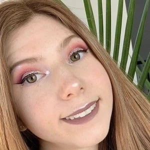 Victoria Raechel Biography