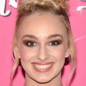 Sarah Reasons - Age, Height, Birthdate, Family, Wiki & More