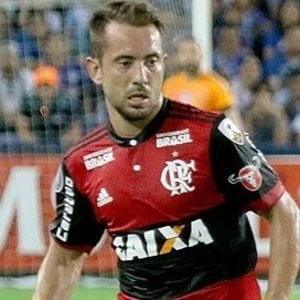 Everton Ribeiro - Birthday, Bio, Wiki, Family, Networth & More