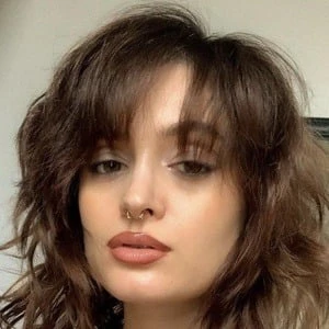 Laura Ribeiro - Adderess, Bio, Birthdate, Family, Wiki & More